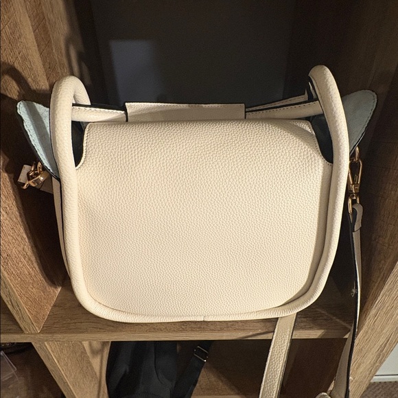 Like New Crossbody Bag ❤️ - Picture 2 of 9